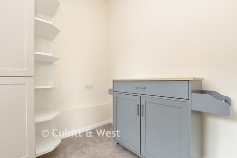 2 bedroom flat for sale, Magnolia Court, Horley RH6