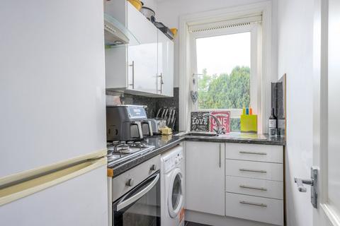 2 bedroom flat to rent, Lochend Drive, Edinburgh, EH7