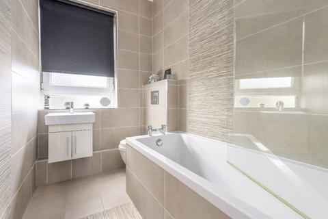 2 bedroom flat to rent, Lochend Drive, Edinburgh, EH7