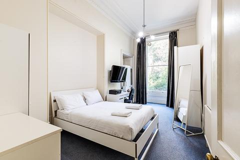 2 bedroom flat to rent, Flat ,  Cromwell Road, London SW5