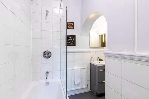 2 bedroom flat to rent, Flat ,  Cromwell Road, London SW5