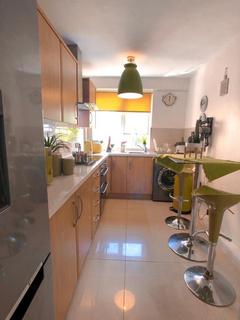 2 bedroom apartment to rent, Howard Square, Eastbourne BN21