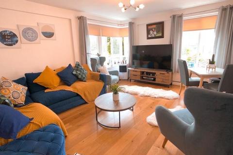 2 bedroom apartment to rent, Howard Square, Eastbourne BN21