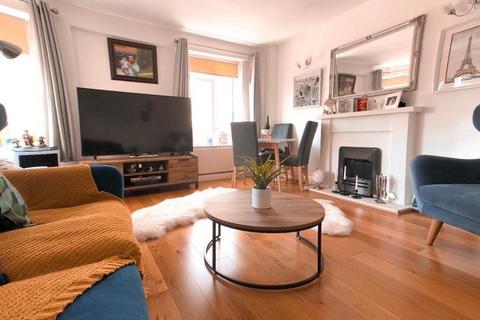 2 bedroom apartment to rent, Howard Square, Eastbourne BN21