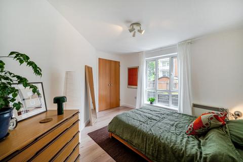 2 bedroom flat for sale, St. Georges Way, London, SE15