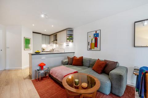 2 bedroom flat for sale, St. Georges Way, London, SE15