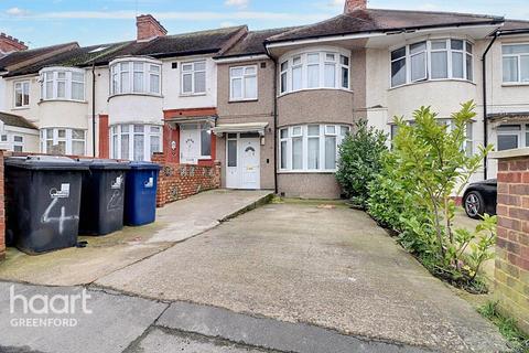 3 bedroom terraced house for sale, Selby Gardens, Southall