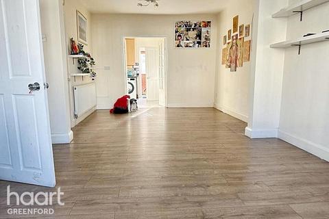3 bedroom terraced house for sale, Selby Gardens, Southall