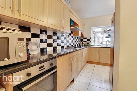 3 bedroom terraced house for sale, Selby Gardens, Southall