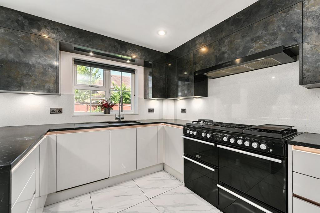 Kitchen/ Breakfast Room