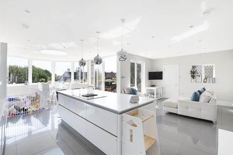 3 bedroom detached house for sale, Forest Side, Buckhurst Hill, IG9