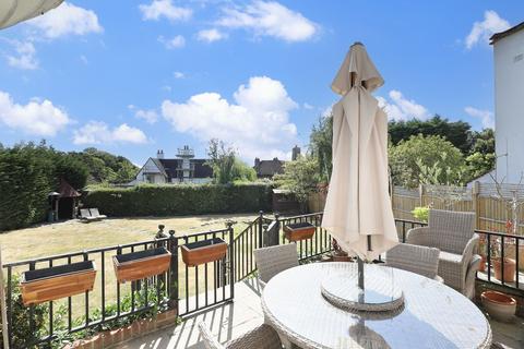 9 Forest Side, Buckhurst Hill, IG9 5SL
