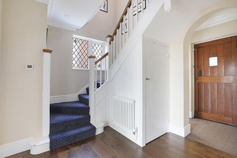 9 Forest Side, Buckhurst Hill, IG9 5SL