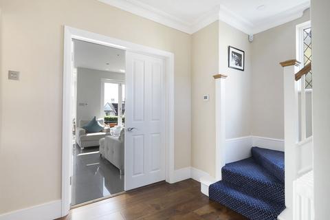 9 Forest Side, Buckhurst Hill, IG9 5SL