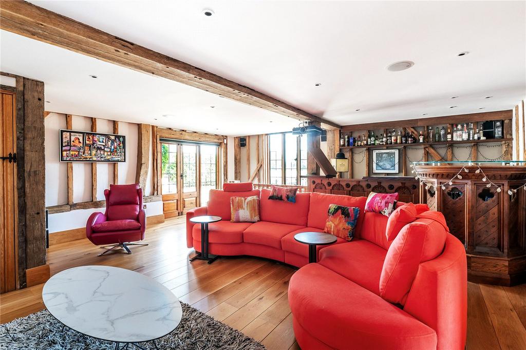 Bar/ Cinema Room