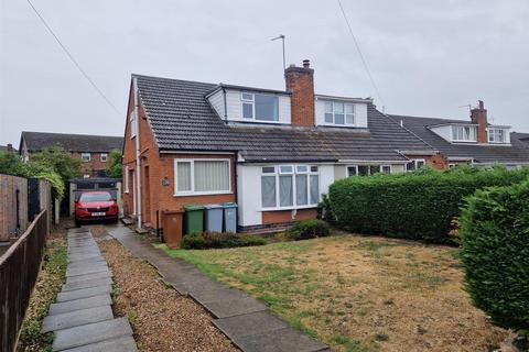 3 bedroom semi-detached bungalow to rent, Riverside Road, Newark