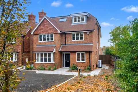 LEATHERHEAD ROAD, GREAT BOOKHAM, KT23