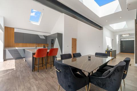 Casa Azul, Chapel Fields Haye Lane, Mappleborough Green, Studley, B80 7BU