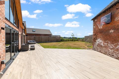 Casa Azul, Chapel Fields Haye Lane, Mappleborough Green, Studley, B80 7BU