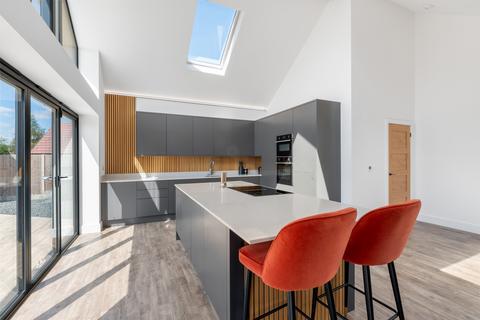Casa Azul, Chapel Fields Haye Lane, Mappleborough Green, Studley, B80 7BU