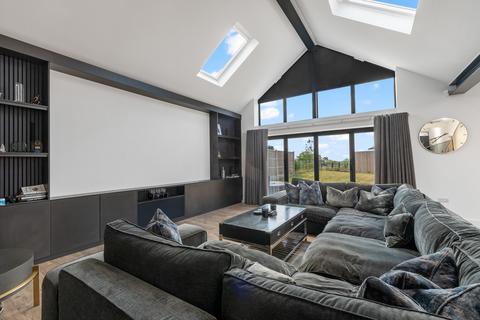 Casa Azul, Chapel Fields Haye Lane, Mappleborough Green, Studley, B80 7BU