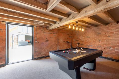 Casa Azul, Chapel Fields Haye Lane, Mappleborough Green, Studley, B80 7BU