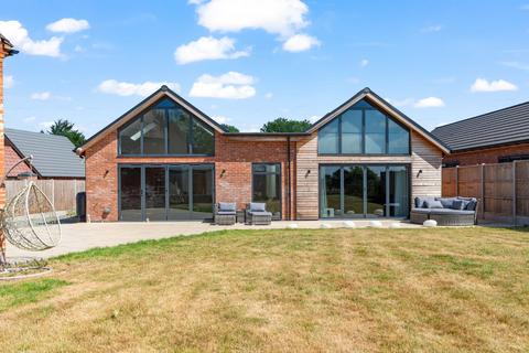 Casa Azul, Chapel Fields Haye Lane, Mappleborough Green, Studley, B80 7BU