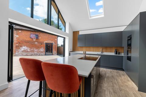 Casa Azul, Chapel Fields Haye Lane, Mappleborough Green, Studley, B80 7BU
