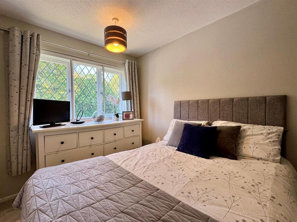 Bedroom 1 (2).jpg
