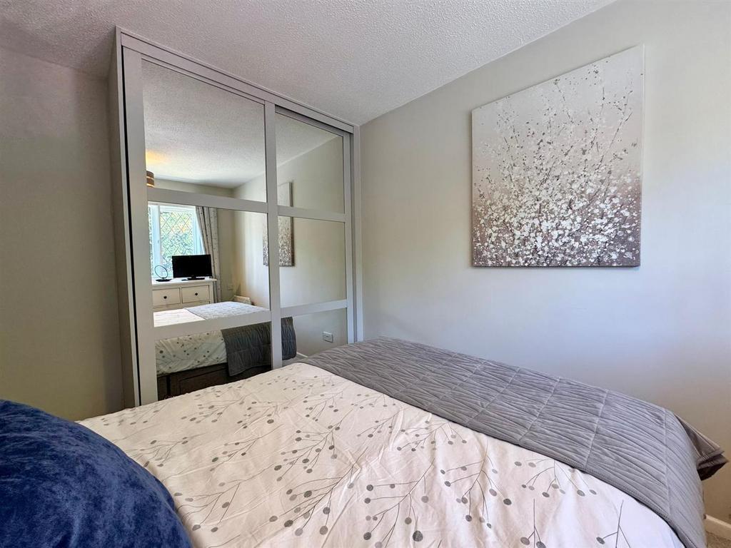 Bedroom 1 (3).jpg