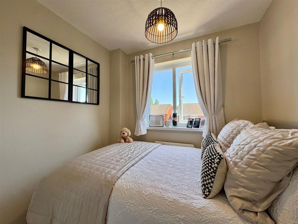 Bedroom 2 (2).jpg
