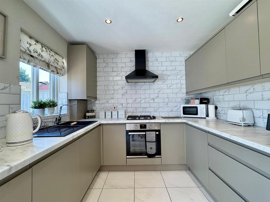 Kitchen (1).jpg
