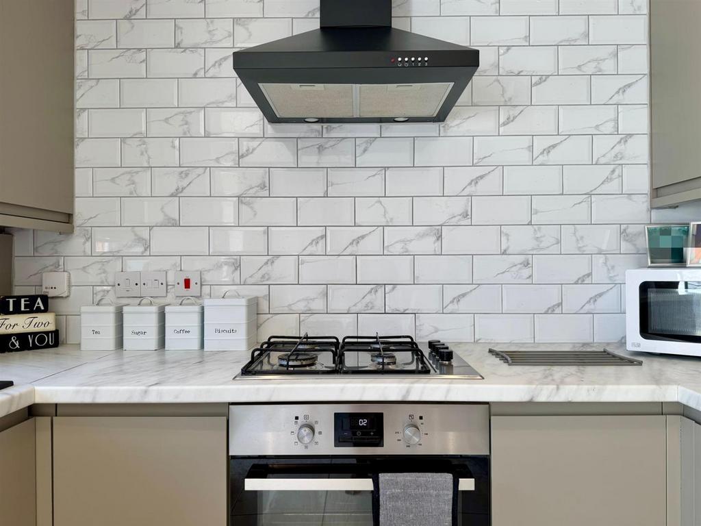 Kitchen (2).jpg