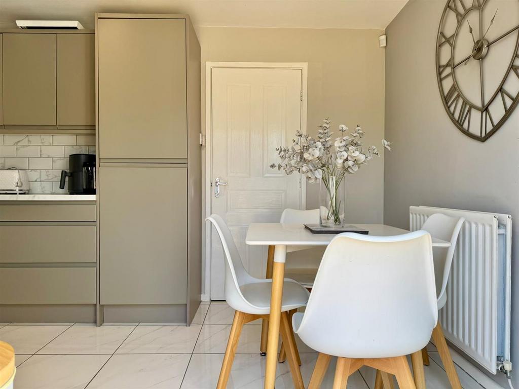 Kitchen (3).jpg