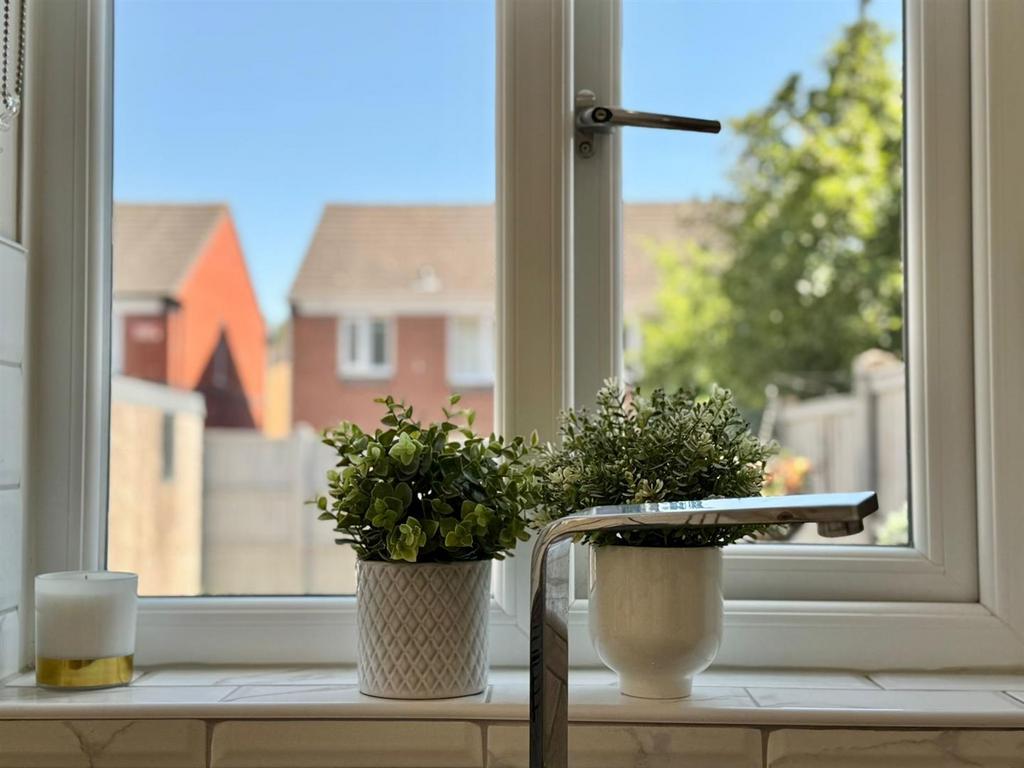 Kitchen (5).jpg