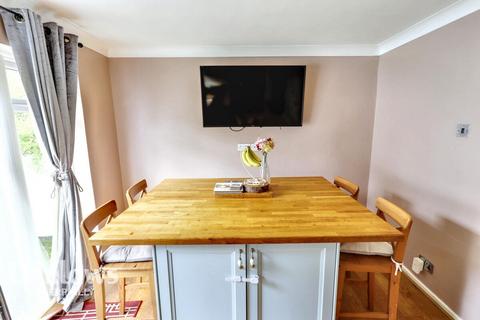 undefined, Brynglas, Caerphilly