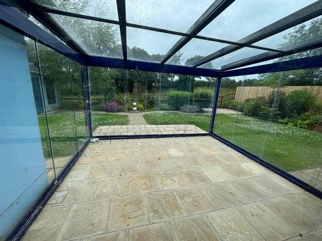 Modern conservatory