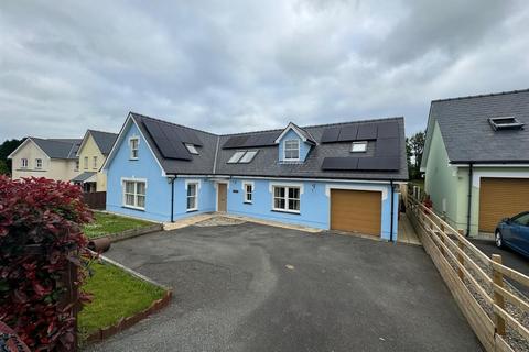 6 bedroom detached bungalow for sale, Swn Yr Efail, Pennant, Llanon