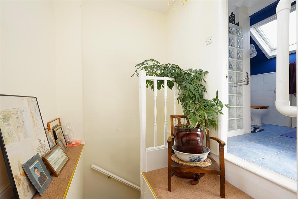 Landing (Second Floor)