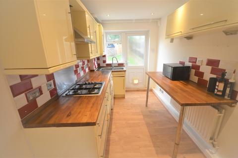 2 bedroom maisonette to rent, Gainsborough Road, IG8 8EE
