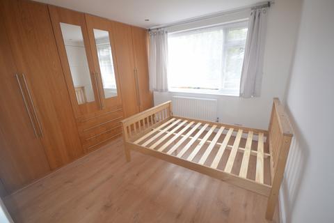 2 bedroom maisonette to rent, Gainsborough Road, IG8 8EE