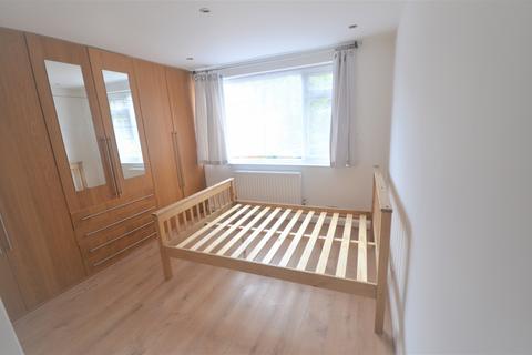 2 bedroom maisonette to rent, Gainsborough Road, IG8 8EE