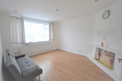 2 bedroom maisonette to rent, Gainsborough Road, IG8 8EE
