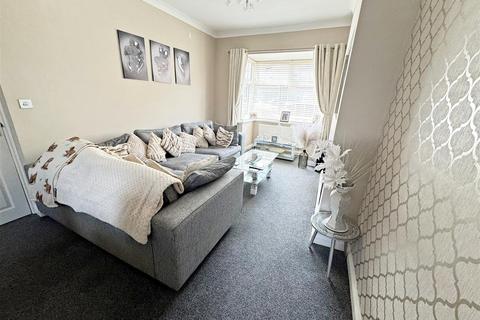 3 bedroom terraced house for sale, Phelps Street, Cleethorpes, N.E. Lincs, DN35 7AS