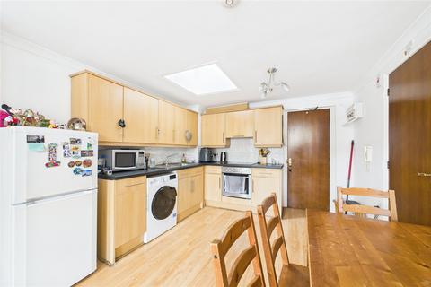 Studio to rent, Market Street, Windsor, Berkshire, SL4