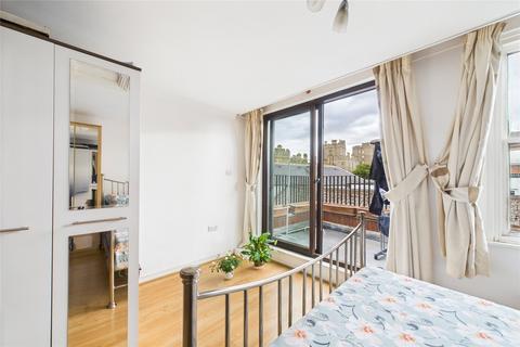 Studio to rent, Market Street, Windsor, Berkshire, SL4
