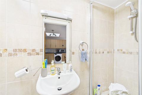 Studio to rent, Market Street, Windsor, Berkshire, SL4