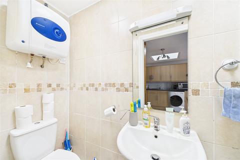 Studio to rent, Market Street, Windsor, Berkshire, SL4