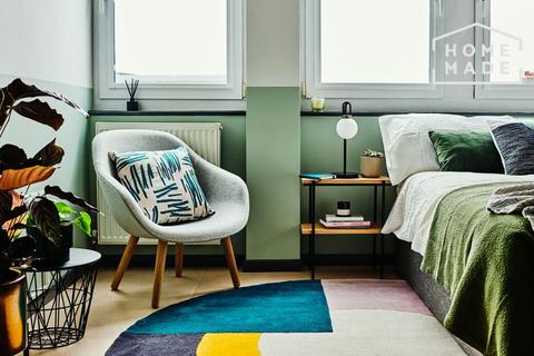 Studio to rent, Courland Grove, SW8