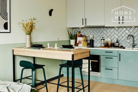 Studio to rent, Courland Grove, SW8